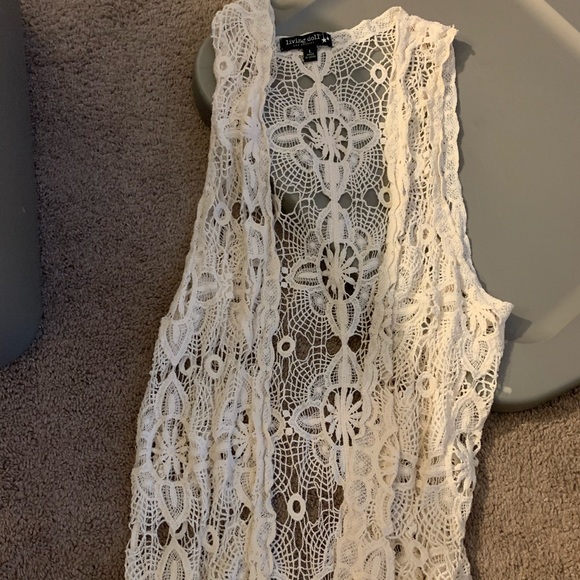 Lace sleeveless - Picture 1 of 3
